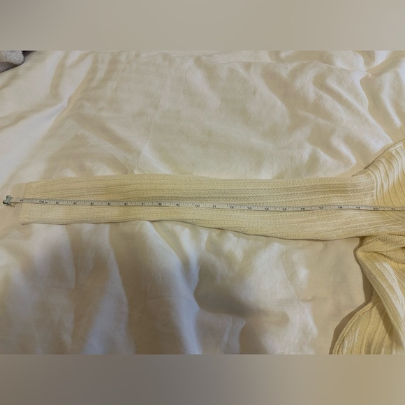 NWOT Hollister sweater - Picture 3 of 7